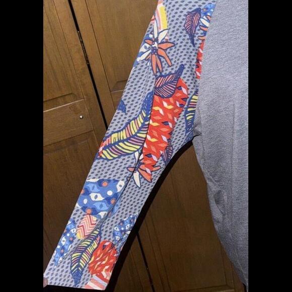 Lularoe Sz XL Gray Feather Floral Print Tunic T Shirt Randy 3/4 Sleeve EUC - Picture 2 of 4